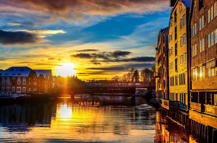 Trondheim Reisgids Noorwegen Zonsondergang